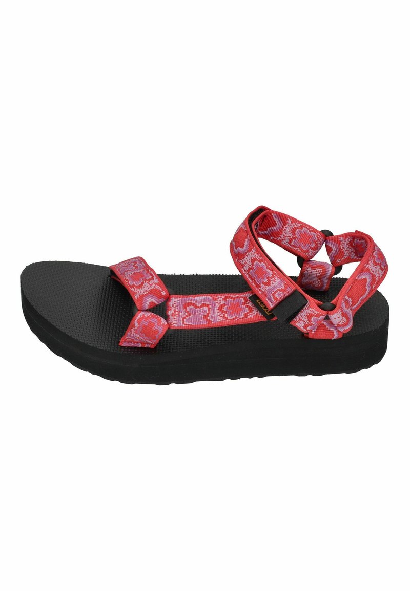 Sandalia de tiras ajustables con estampado rojo, suela de goma texturizada negra, diseño plano, que cuenta con un cierre de gancho y lazo para un ajuste seguro.