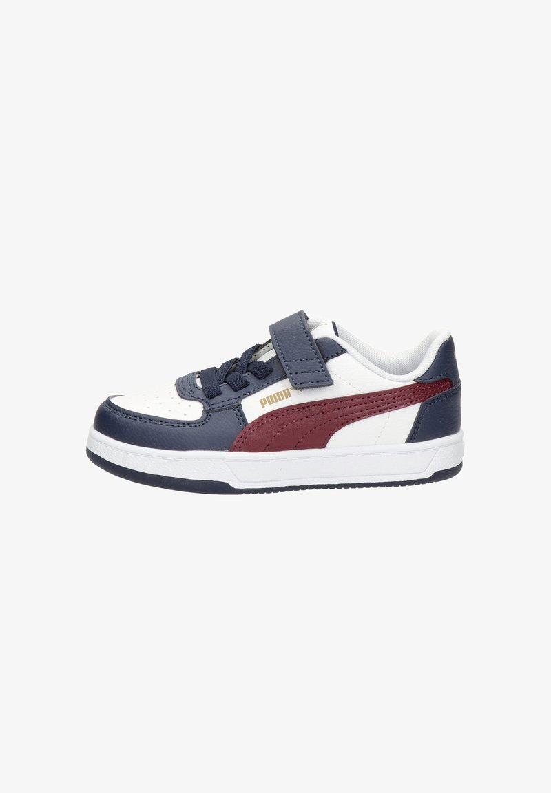 Baskets Puma en bleu marine, blanc et bordeaux. Dotées d'un dessus en cuir, d'un bout perforé, d'une fermeture à lacets et d'une sangle auto-agrippante. Semelle texturée.