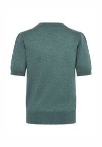 Krátkoročni, teal pleteni vrh s preprostim okroglim izrezom in rebrastim robom. Tkanina ima gladko teksturo z rahlo elastičnostjo. Detajl nabranih ramen.