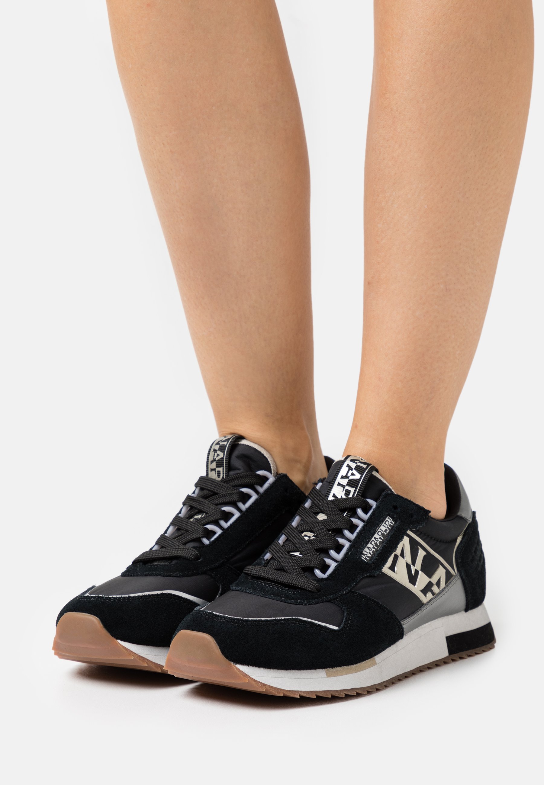 Baratas de Zapatillas deportivas para Mujer de Napapijri | FASHIOLA.es