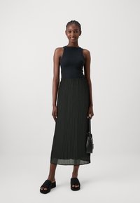 VILA VIOLINDA MIDI SKIRT - Rakott szoknya - black
