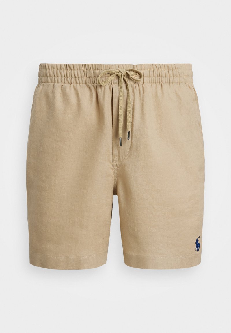 Beige linshorts med elastisk midje, snøring og en blå brodert logo på nedre høyre side. Myk tekstur, uformell design.