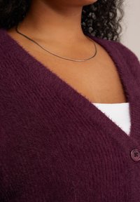 WE Fashion CURVE - Neuletakki - violet