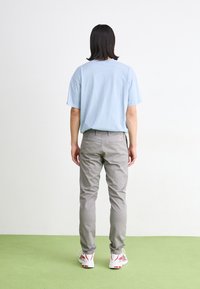 Carhartt WIP SID PANT LAMAR - Chino - misty grey