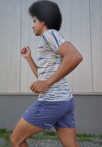 ASICS METARUN SHIBORI - Spordi T-särk - birch/blue