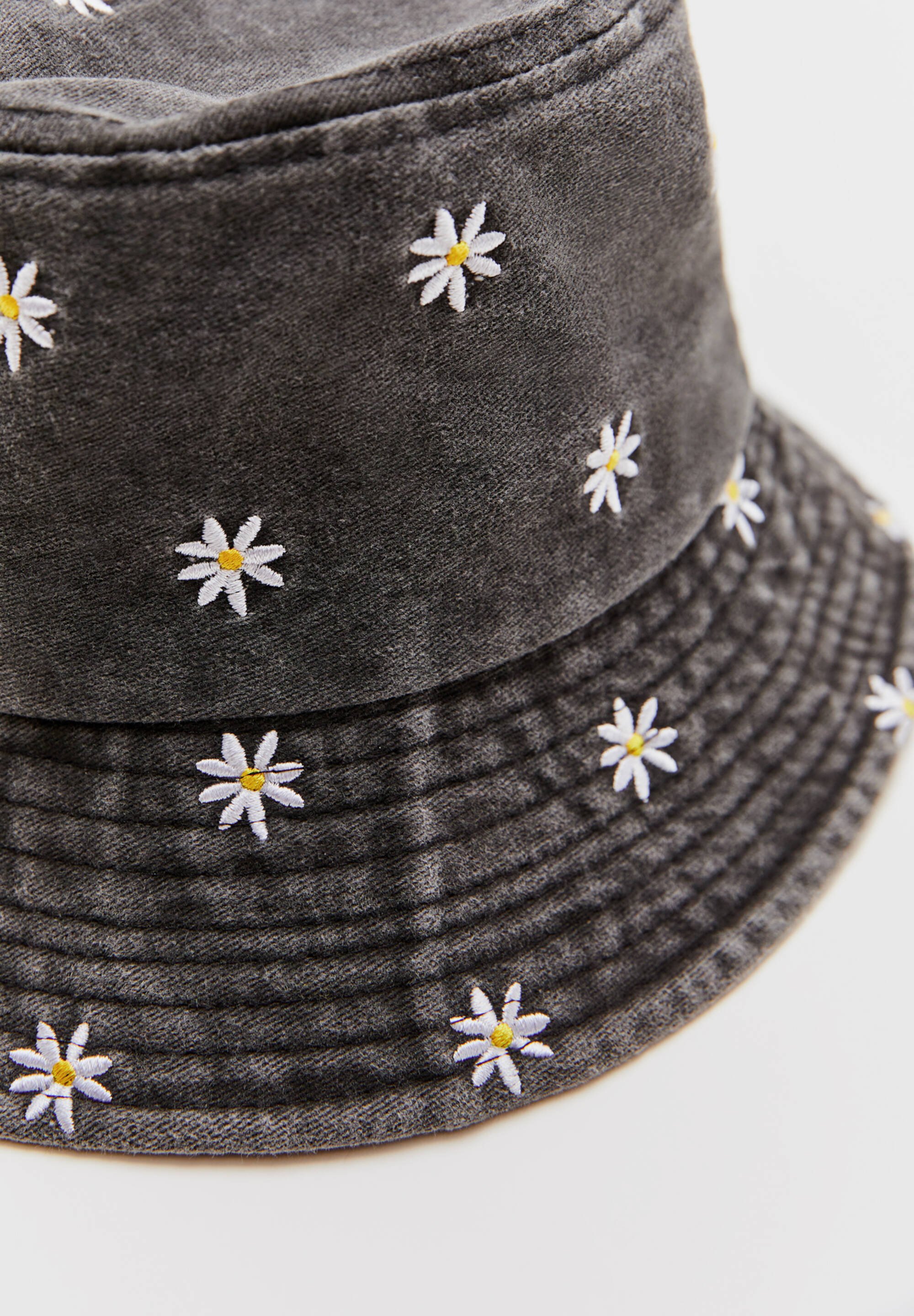 PULL\u0026BEAR BUCKET-HAT MIT GÄNSEBLÜMCHEN 
