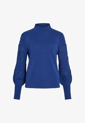 Zils adīts džemperis ar augstu apkakli, pieguļošu ķermeni un teksturētām pūkainām piedurknēm ar dimanta rakstu.