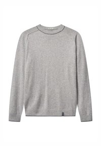 Hellgrauer Rundhals-Pullover mit langen Ärmeln, gerippten Bündchen und Saum, kleiner Stoffaufnäher auf der unteren linken Seite.