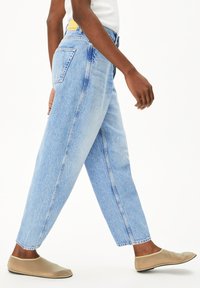 ARMEDANGELS BAARLY BARREL - Relaxed fit jeans - panarea