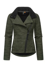 Veste vert olive avec un col texturé noir contrastant. Présente une fermeture éclair diagonale et un design ajusté. Tissu doux avec une finition lisse.