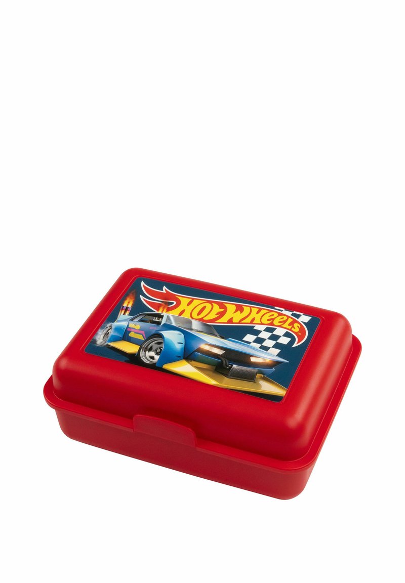 Lunchbox di plastica rossa con un grafico di un'auto sportiva blu, con motivi a scacchi da corsa e il testo "Hot Wheels" sul coperchio.