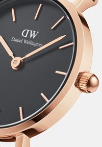 Daniel Wellington PETITE CORNWALL 28MM Reloj gold