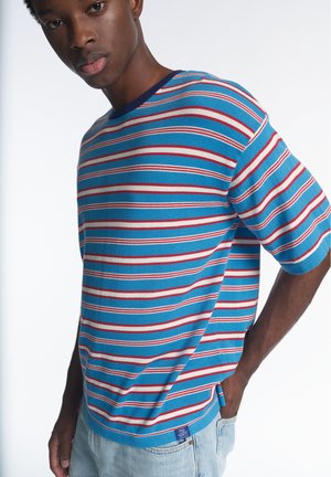 PULL&BEAR, STRIPED KNIT - T-SHIRT - T-shirt print - mottled light blue