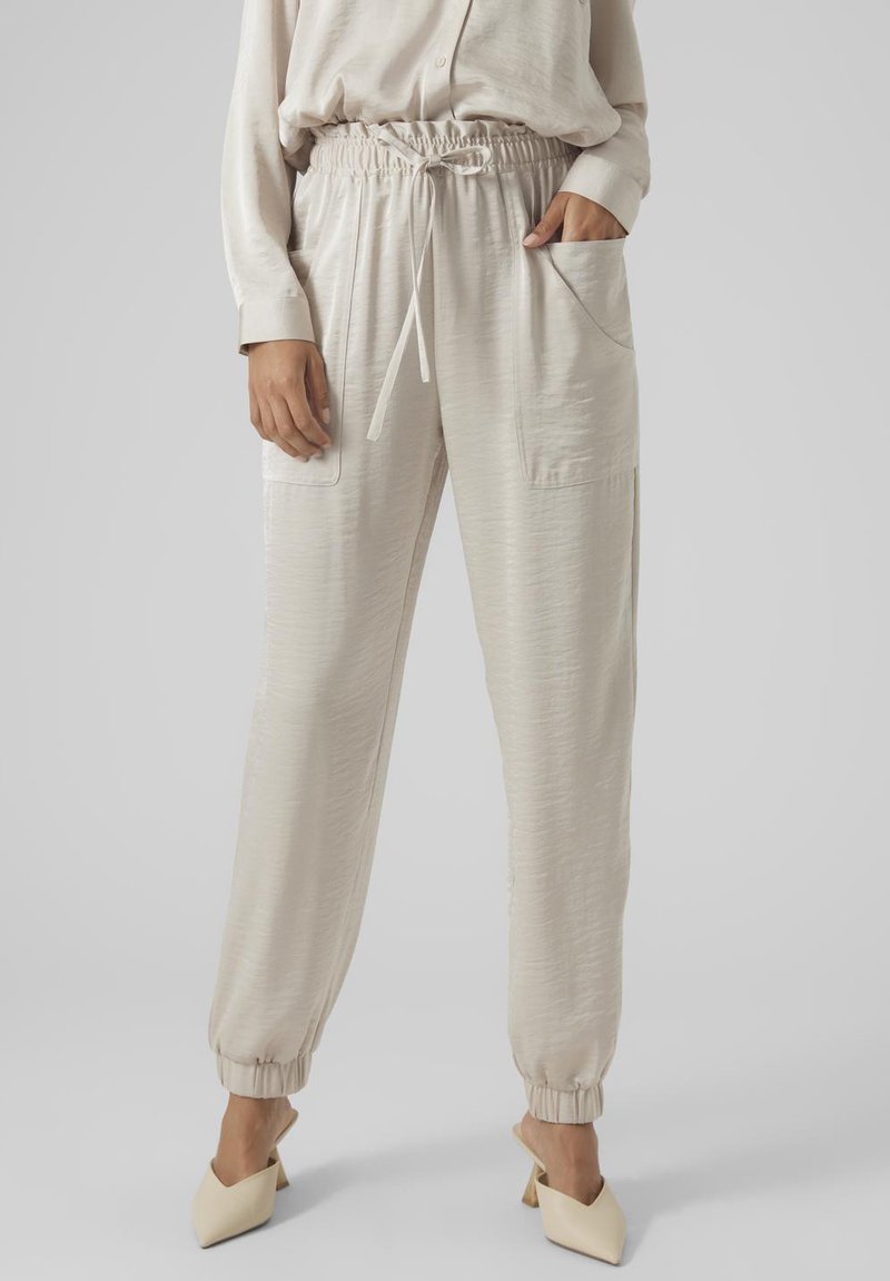 Vero Moda - VMMARYS PANT  - Housut - pumice stone, Suurenna