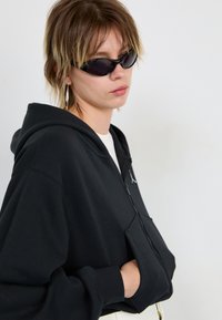 Thumbnail Image 5