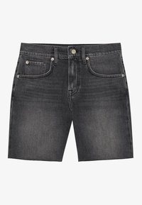 Pantalones cortos de mezclilla negra con un corte recto, que cuentan con cinco bolsillos, herrajes metálicos y un ligero desgaste para un aspecto texturizado.