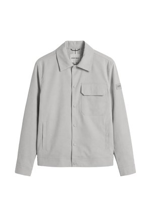 Lichtgrijs knoopjasje met kraag, lange mouwen, één borstzak met klep en twee zijzakken, met een klein logo op de linkermouw.