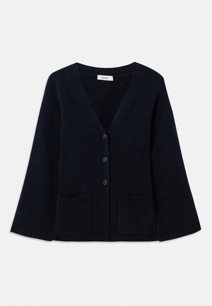 Zwarte knoopgroene cardigan met V-hals, twee voorzakken, lange mouwen en een ribbelrand bij de zoom en mouwen.