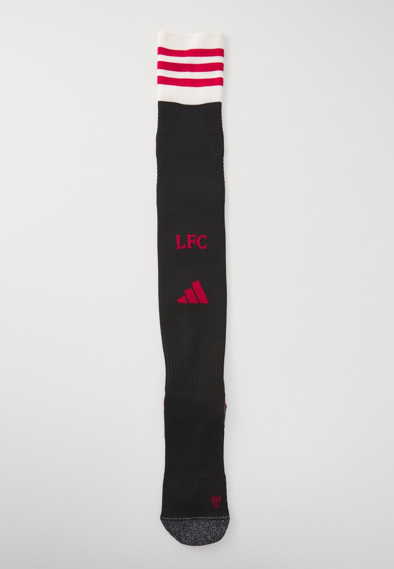Sorte knelengde sokker med hvite og røde striper øverst, med "LFC" og et Adidas-logo i rødt. Teksturert materiale med grå hæl.