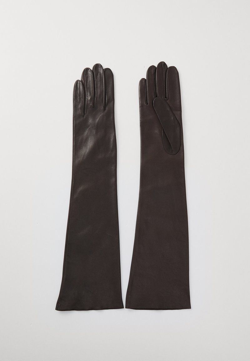 Hnedé kožené rukavice s elegantným dizajnom, predĺženým strihom a piatimi prstami. Hladká textúra s jemným leskom a bez viditeľného kovania.