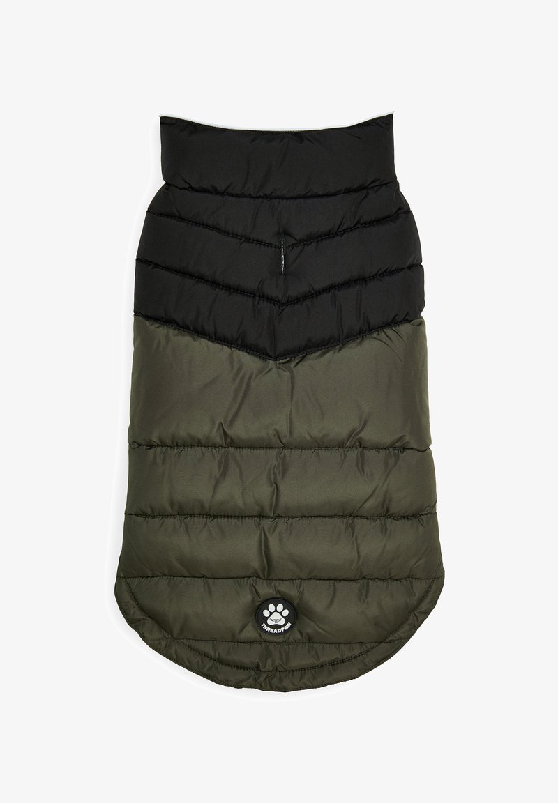 Gevoerde hondenjas met een zwart bovenstuk en een olijfgroen onderstuk. Heeft een ronde zoom en een pootafdruklogo op de achterkant.