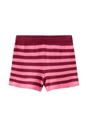Shorts en maille à rayures horizontales alternant rouge foncé et rose, avec une large ceinture côtelée et une silhouette ajustée.