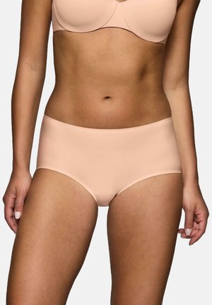 Sous-vêtements hipster en mélange de coton beige avec une texture douce et une coupe mi-haute, dotés de coutures minimales pour le confort et une finition propre.