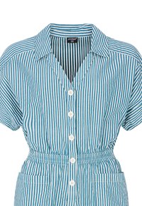 Randig klänning i ljusblått och vitt. Korta ärmar, krage, knäppning fram, elastisk midja och sidfickor.