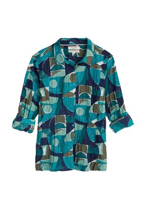 Gekraagde button-up shirt met een gekreukt textuur, met een geometrisch patroon in tinten teal, marineblauw en olijfgroen. Opgerolde mouwen.