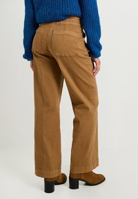 Grain de Malice POMPON - Vaqueros rectos - camel