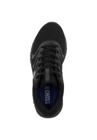 Scarpa sportiva nera con tomaia in rete per traspirabilità, lacci testurizzati e interno imbottito con soletta blu.