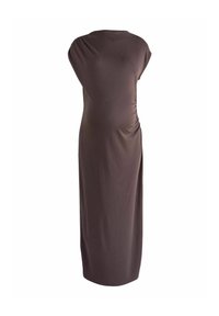 Vestido maxi de color marrón chocolate con mangas de capucha, con una parte superior ajustada y una mitad inferior suelta, que presenta detalles de fruncido en los laterales para añadir textura.
