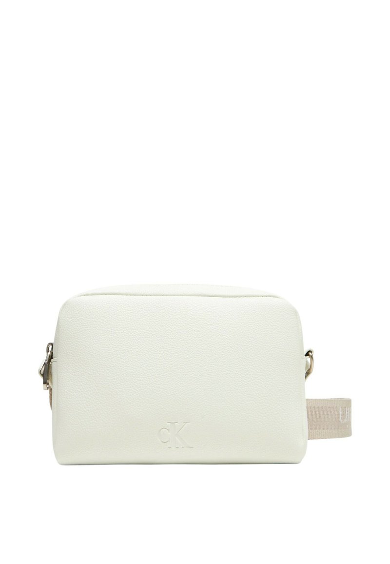 Pouch rettangolare in pelle bianca con una texture sottile, dotata di una zip superiore e di una maniglia laterale in tessuto con logo impresso.