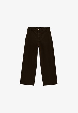 Donkerbruine, wijdvallende broek met hoge taille, riemlussen, knopen aan de voorkant en ritssluiting, weergegeven op een witte achtergrond.