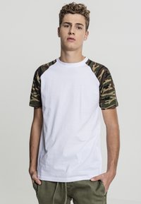 Urban Classics - RAGLAN CONTRAST  - T-shirt print - white/dark green Miniatuurafbeelding 1