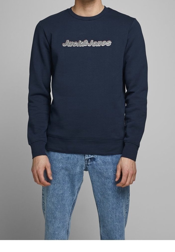 Laivaston fleece-huppari pyöreällä kauluksella, ribbed-hihansuilla ja helmalla; jossa on "Jack&Jones"-teksti vaaleammissa väreissä rinnassa.