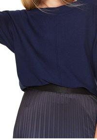 comma Sweter