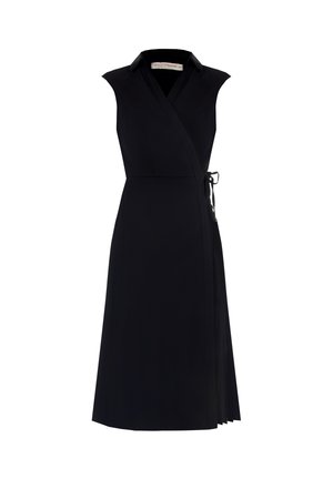 Abito nero avvolgente con scollo a collo, design senza maniche, dettaglio con cintura annodata in vita e orlo svasato. Tessuto liscio senza motivi visibili.