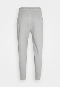 Pantalones de chándal grises hechos de una tela suave y elástica. Cuentan con una cinturilla elástica, piernas ajustadas y puños acanalados en los tobillos.