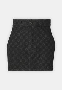 Svart denim skjørt med en teksturert geometrisk mønster, høy livdesign, og standard fem-lommers styling med front knappelukking.