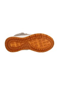 Sneaker-Sohle mit einer strukturierten Gummibasis, die orangefarben ist und ein gemustertes Profil für besseren Halt und Traktion aufweist.