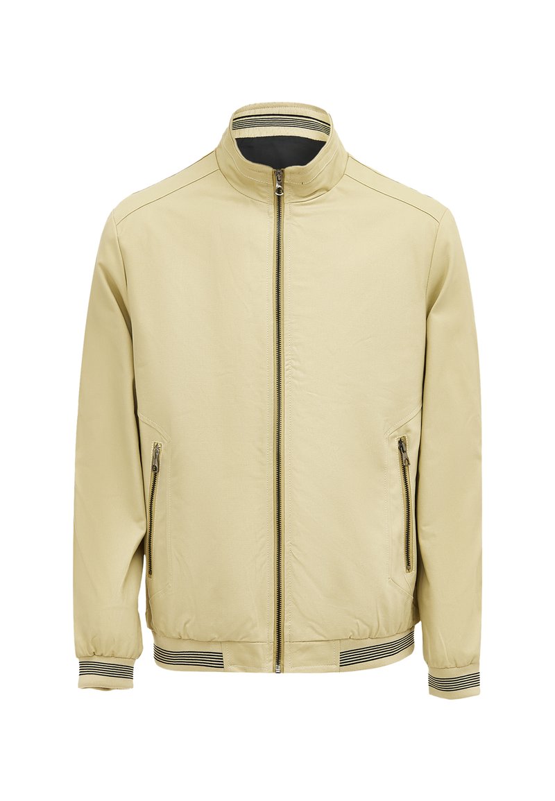 Lichtbeige bomberjack met een staande kraag, full zip, twee zijzakken en gestreepte manchetten. Gladde textuur met een elastische tailleband.