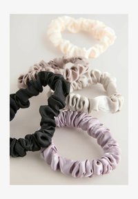 Unselected, pastel