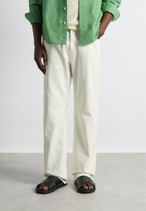 Burocs JOHN - Jean droit - shell white