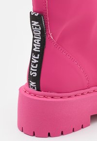 Steve Madden SKYLAR - Botins de atacadores - pink rain