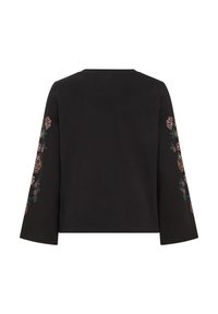 Sort langærmet top med brede ærmer og blomsterbroderi langs begge arme, vist fra ryggen på en hvid baggrund.