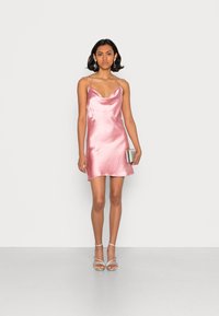 Gina Tricot SATINA COWLNECK - Vestido de cocktail / Vestido de festa - sea pink