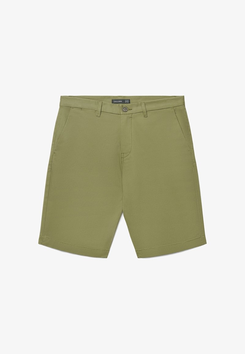 Shorts vert olive longueur genou avec passants de ceinture, fermeture par bouton et fermeture éclair, et poches latérales, posés à plat sur fond blanc.
