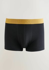 Fekete boxer alsónadrág arany színű, "NEXT" felirattal domború rugalmas derékpánttal. Simaság és rugalmasság jellemzi, testhez simuló fazonnal és mintázat nélkül.