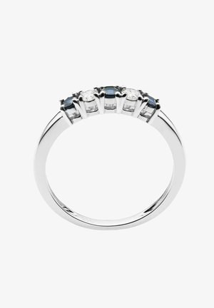 Hõberõngas, millel on kolm ovaalset sinist kivi, vaheldumisi kahe läbipaistva kiviga, mis on kinnitatud prongidega ning sileda läikiva vöötmes.